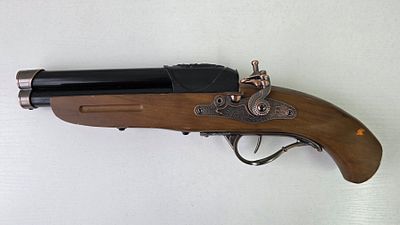 Пистолет 19 век, реплика. Длина: 37 см.