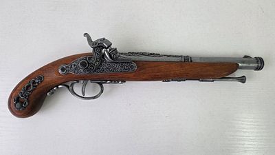 Пистолет 19 век, реплика. Длина: 37 см.