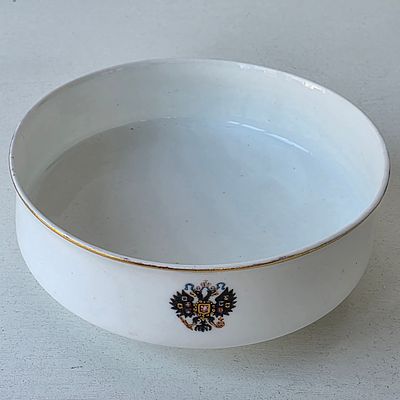 Салатник с Царским орлом, клеймо т-ва Кузнецова. Диаметр: 17 см. Высота: 6 см. 
целый