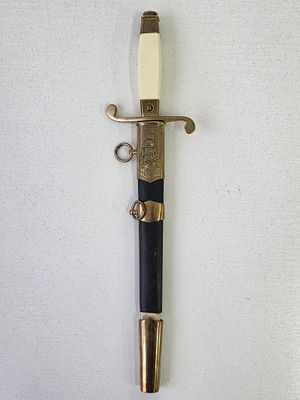 Кортик ВМФ парадный. Длина: 34 см.