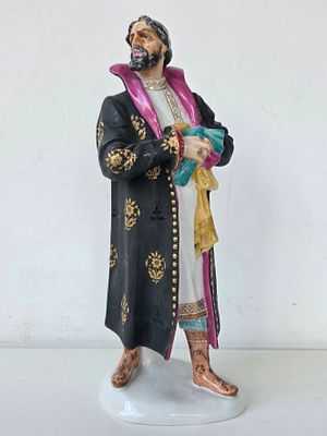 Статуэтка фарфоровая Шаляпин в роли Бориса Годунова. ЛФЗ, оригинал. Высота: 27,5 см. 
без 