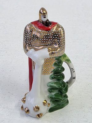 Фарфоровая статуэтка Богатырь Песочное. Высота: 8 см. 
без сколов, трещин и реставраций