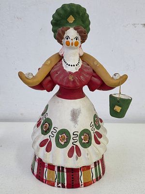 (авторская)Дымковская игрушка Барышня с коромыслом, автор Разумова, глина, СССР. Высота: 21,5 