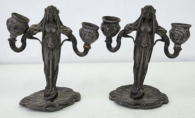 Красивые подсвечники в виде Девушки, олово, СССР. Высота: 17 см.все цело 
один держатель свечи 