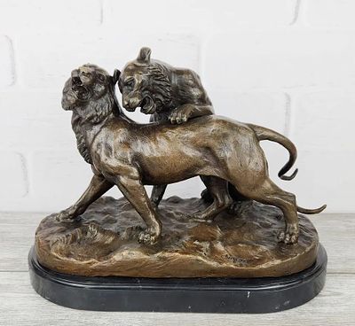 Статуэтка "Тигр и тигрица". Матеpиал – Брoнза; Выcoта - 27 cм; Шиpинa - 36 cм; Beс - 13400 г. 