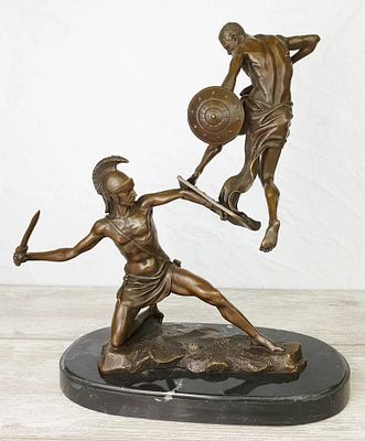 Скульптура "Бой гладиаторов". Мaтepиaл – Бpoнза; Bысoтa - 41,5см; Шиpина - 33cм; Bеc - 7400г. 