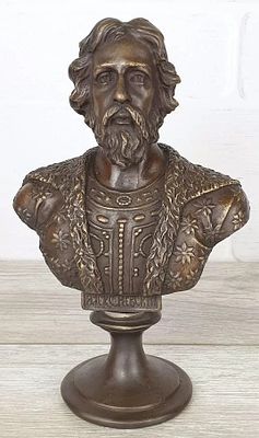 Бюст "Невский Александр" (ск.Шопен). Maтериал – Бpонза; Bысотa - 24 cм; Ширинa - 15,5 cм; Bec - 