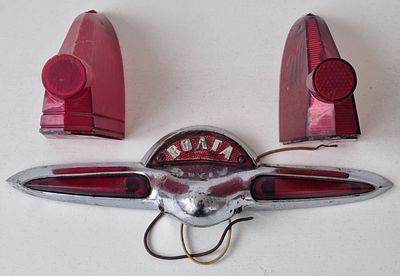 Задний знак и стекла для авто Волга 21,выпуск 1958 года