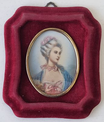 Портрет Девушки на кости, живопись, подпись художника. Размер: 15 х 13 см.