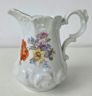 Кувшин фарфоровый Цветочный Букет, без марки, Частные заводы. Высота: 13,5 см. 
целый