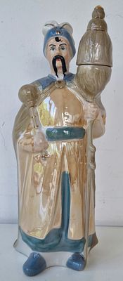 Штоф фарфоровый Богдан Хмельницкий, 2000-е?. Высота: 28,5 см. 
хорошее состояние, без сколов 