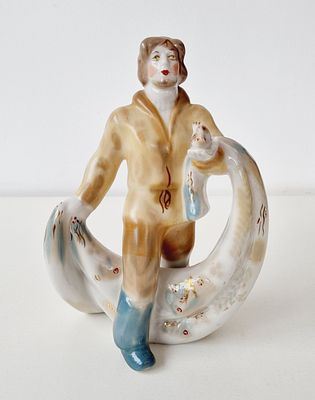 Фарфоровая Статуэтка "Рыбак Емеля с Неводом" ЗХК Полонне. высота 20 см 
без сколов, трещин и 