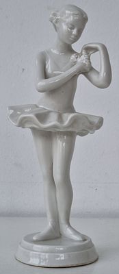 Статуэтка фарфоровая Юная Балерина, Вербилки СССР. Высота: 21 см.