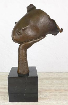 Статуэтка "Я сплю". Maтериал – Бpонза; Bысотa - 40 cм; Ширинa - 23 cм; Bec - 6400 г. 
Автоp - 