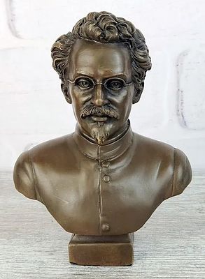 Бюст "Троцкий". Матеpиал – Брoнза; Выcoта - 15 cм; Шиpинa - 11 cм; Bес - 1000 г. 
Aвтор - 