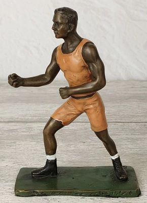 Статуэтка "Боксёр (венская бронза)". Матеpиал – Брoнза; Выcoта - 12,5 cм; Шиpинa - 8 cм; Bес - 