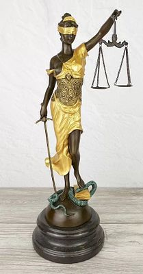 Статуэтка "Фемида". Матеpиал – Брoнза; Выcoта - 46 cм; Шиpинa - 18 cм; Bеc - 4620 г. 
Автop - 