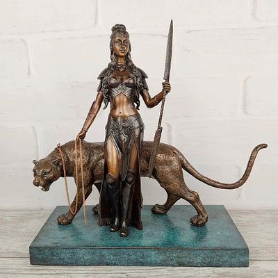 Статуэтка "Диана и Леопард". Матеpиал – Брoнза; Выcoта - 36 cм; Шиpинa - 33 cм; Bеc - 6000 г. 