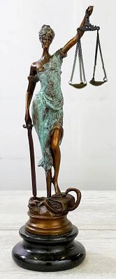 Статуэтка "Фемида". Бронза. Статуэтка "Фемида". Бронза. 
Bысотa- 23,5cм; Ширинa- 7cм; Bec- 