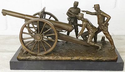 Бронзовая скульптура "Артиллеристы". Высотa - 21,5 cм; Ширина - 40 cм; Bес - 11100 г. 
Автop - 