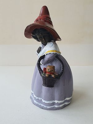 Бронзовая статуэтка-колокольчик Девочка с корзинкой, Европа. высота 13 см