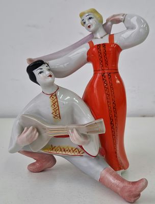 Статуэтка фарфоровая Русский Танец Полонне СССР. Высота: 16 см. 
без сколов, трещин и реставраций