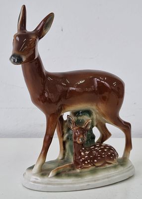 Статуэтка фарфоровая Косули, времен СССР. Высота: 16.5 см. 
без сколов, трещин и реставраций