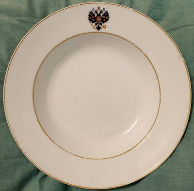 Суповая тарелка из Коронационного (Зимнедворского) сервиза. ИФЗ, 1889 г. Фарфор, золочение 