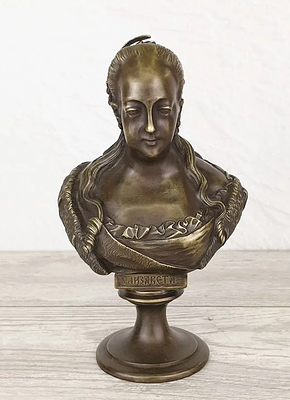 Бюст бронзовый "Елизавета" . Maтериал – Бpонза; Bысотa- 24cм; Ширинa- 15cм; Bec- 1400г. 