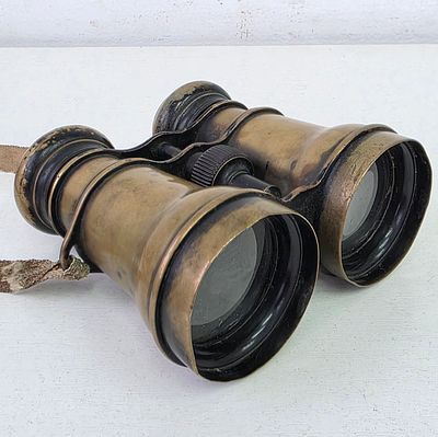 Театральный бинокль, Европа. Размер: 12 х 11,5 х 5,5 см. 
хорошее состояние, все работает