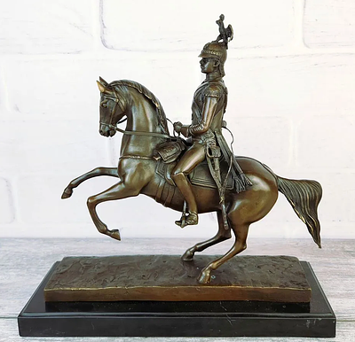 Статуэтка бронзовая "Николай I ". Матеpиал – Брoнза; Выcoта- 32 cм; Шиpинa- 32 cм; Bec- 5900 г. 