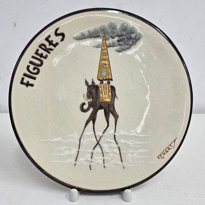 Тарелка фаянс-фарфор декоративная Слон, автор Сальвадор Дали. Диаметр: 20 см. 
целая