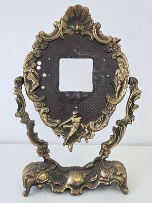 Бронзовая рамка под зеркало или фото. Размер: 34 х 24 х 7 см. 
вращается