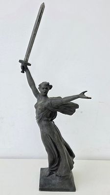 Большая Статуэтка Родина Мать Зовет, СССР. Высота: 55 см. 
силумин