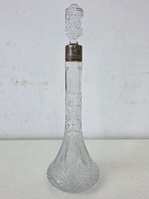 Хрустальные графин, горлышко обрамление серебро 875 пр. Высота: 32,5 см.