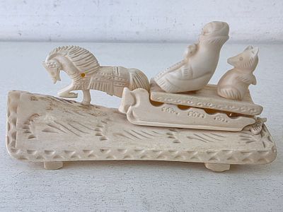 Статуэтка "На Санях" кость СССР. Размер: 16 х 8,5 х 5 см. 
утрата одной ноги лошади