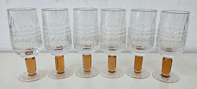 6 Средних Бокалов (Олимпиада 80) хрусталь. Высота: 15 см. Диаметр: 6 см. 
на одном маленькая 