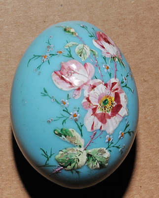 Яйцо Пасхальное 19 век, бирюзовое стекло, цветы. без сколов, трещин и реставраций 
6,5 см