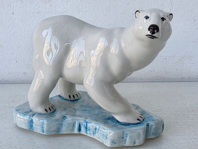 Статуэтка фарфоровая Медведь на Льдине, 90-е года. Размер: 16 х 12,5 х 9,5 см. 
целый, без утрат
