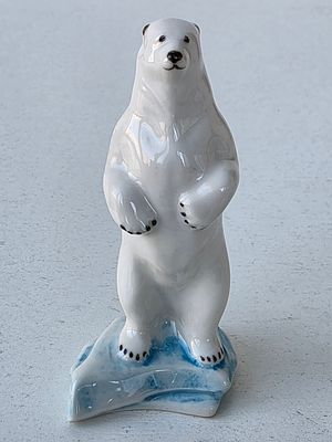 Статуэтка фарфоровая Медведь на Льдине, 90-е года. Высота: 8,5 см. 
целый, без утрат