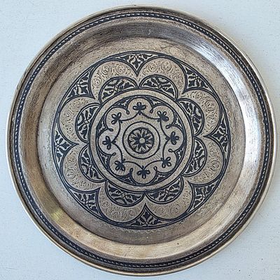 Тарелка, серебро 875 пр, чернь, 186 грамм. Диаметр: 18 см. Вес: 186 гр.