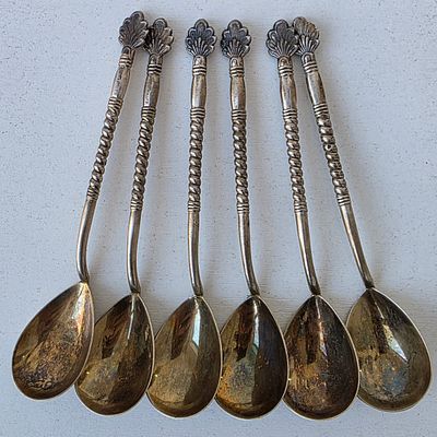 6 чайных ложек, серебро 875 пр, чернь, витая ручка, 158 грамм. Длина: 15 см. Общий вес: 158 гр.