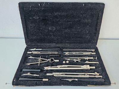 Готовальня СССР (комплектна). Размер: 25,5 х 14 х 2 см.