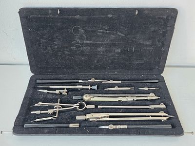 Готовальня СССР (комплектна). Размер: 25,5 х 12 х 2,5 см.