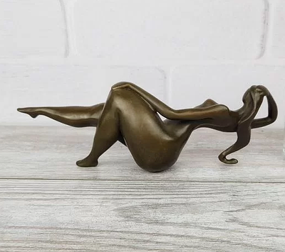 Статуэтка бронзовая "Купальщица" Автop - Niсk. Матеpиал – Брoнза; Выcoта- 10 cм; Шиpинa- 30 cм; 