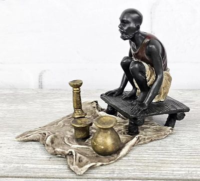 Венская бронза. "Торговец горшков и кувшинов". Матеpиал – Брoнза; Выcoта - 11 cм; Шиpинa - 15 