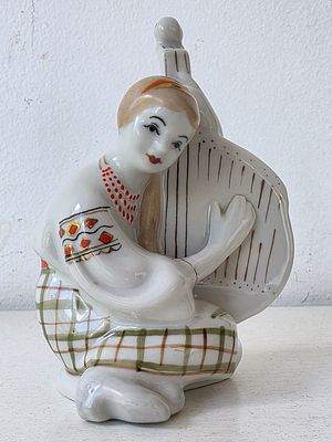 Фарфоровая статуэтка "Бандуристка" Барановка. БФЗ. СССР. Фарфоровая статуэтка "Бандуристка" 