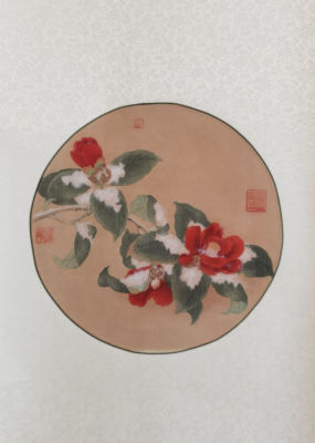 Ту Чжунь - Камелия. Год создания: 2020 Размер: 25х25 
Работа оформлена в свиток 33х108 см 
Стиль 