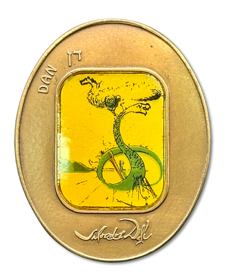 ישראל - מדליה ממלכתית משובצת ליטוגרפיה צבעונית "שבט דן" מעוטרת בציורו וחתימתו של האמן סלבדור 