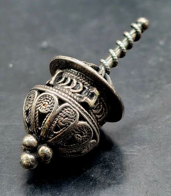 סביבון חנוכה פיליגרן גלילי (Cylindrical Filigree Dreidel), כסף סטרלינג 925, מחצית ראשונה של 